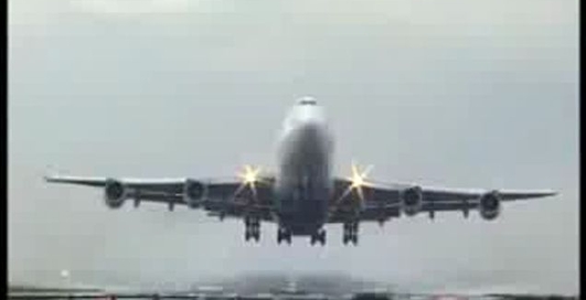 Красивый и шумный взлет Боинга 747