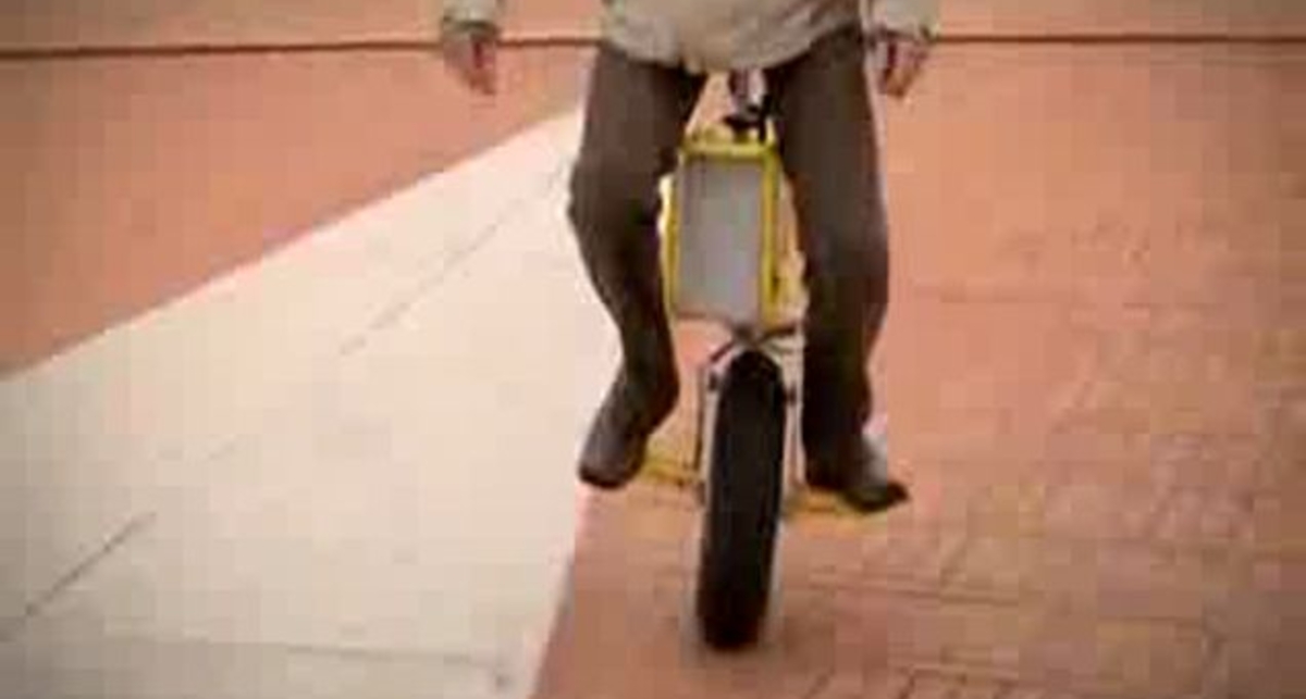 Чудо техники - одноколёсный мотороллер