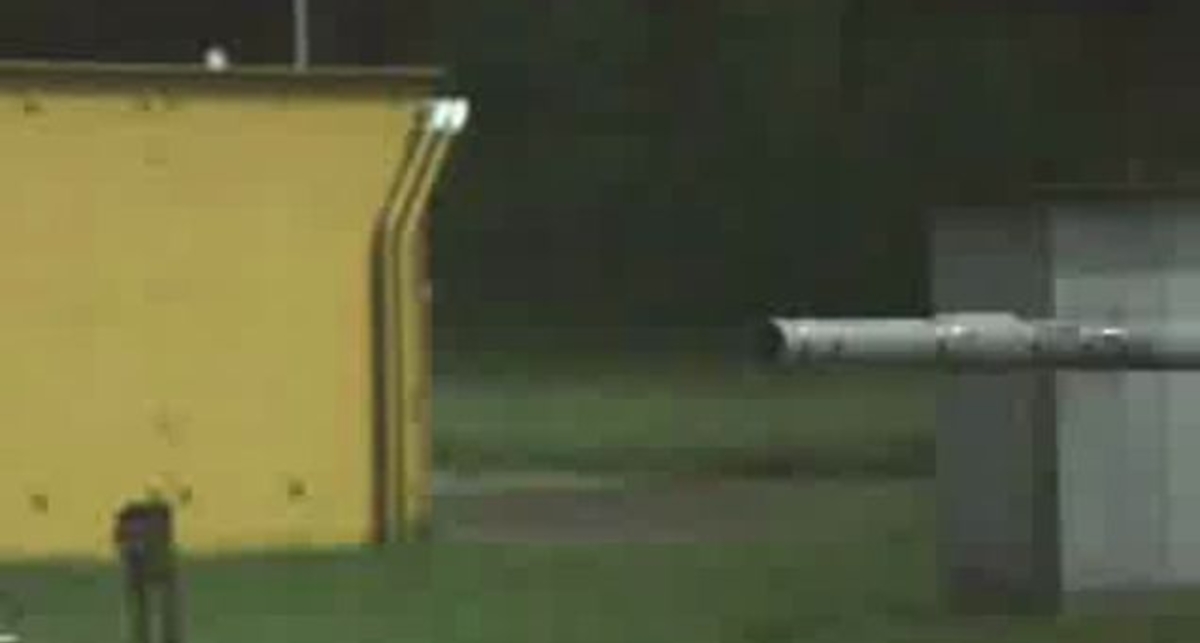 Выстрел из танка в замедленной съемке