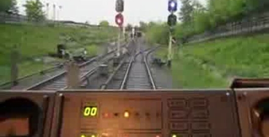 За пультом поезда метро