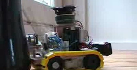 Робот - музыкант