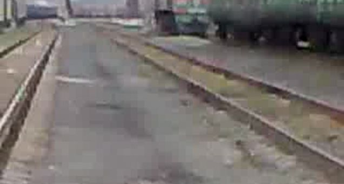 толкач (догоняет грузовой)