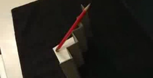 Карандаш на ступеньках