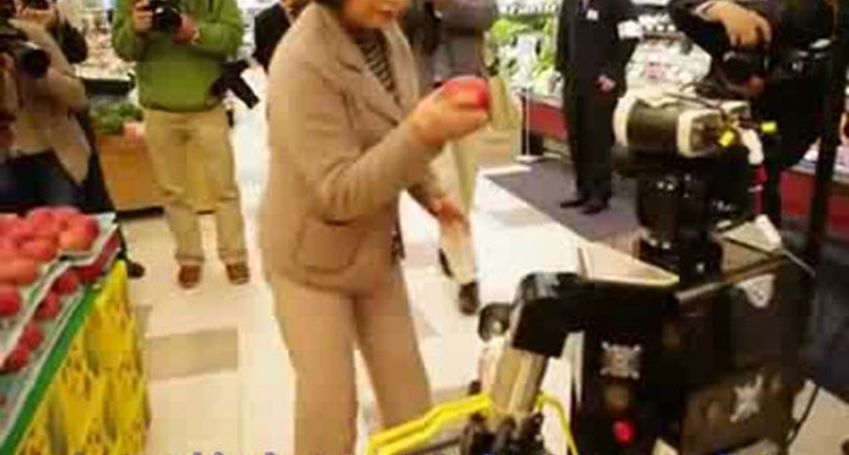 Робот помогает делать покупки