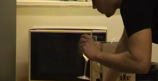 Взрыв вина в микроволновке