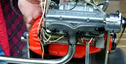 Миниатюрный двигатель V8
