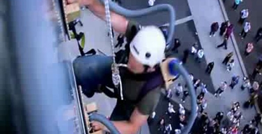 Механический человек-паук