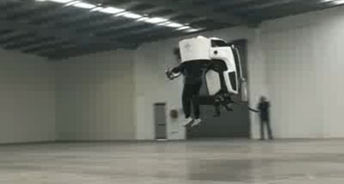 Человек умеет летать