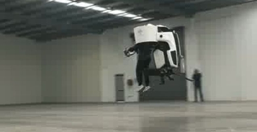 Человек умеет летать