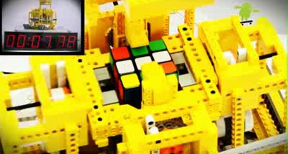 LEGO-робот собрал кубик-рубик за 24 секунды