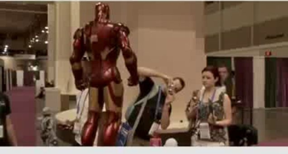 Трехмерный принтер Objet's Eden260V в фильме Железный Человек 2