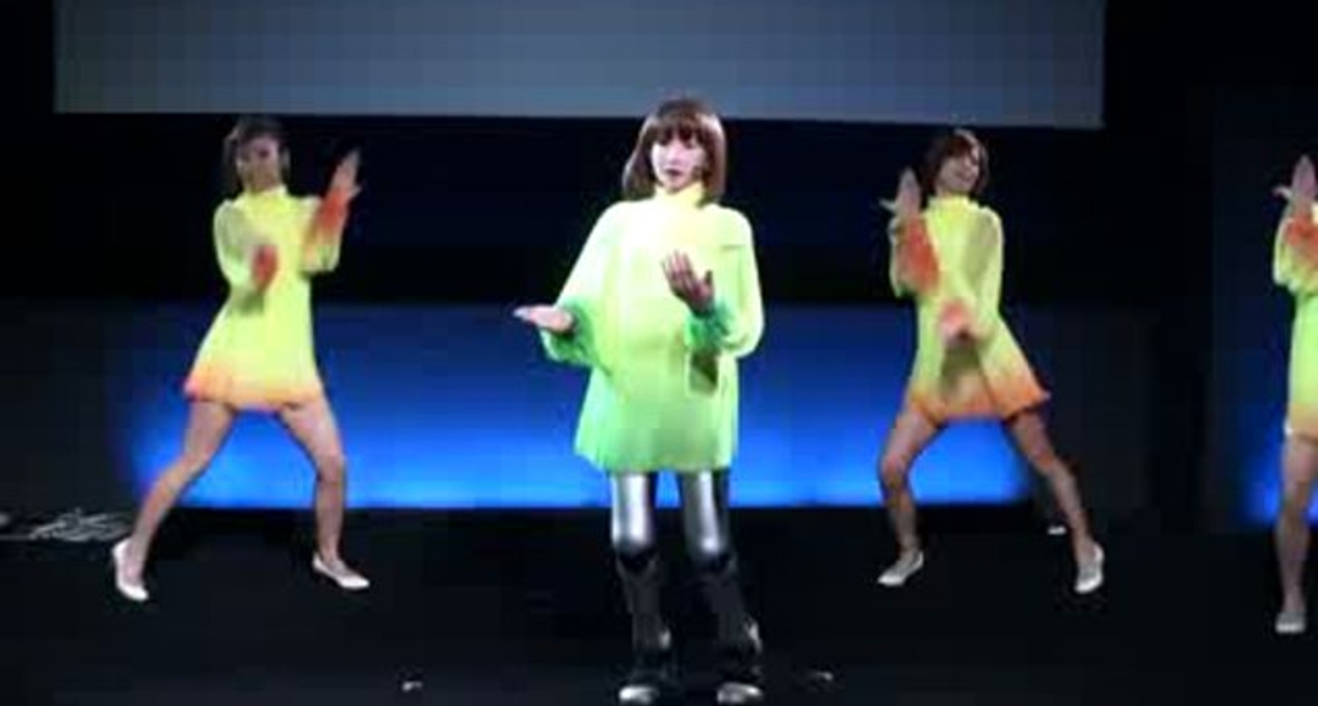 Поющий и танцующий робот