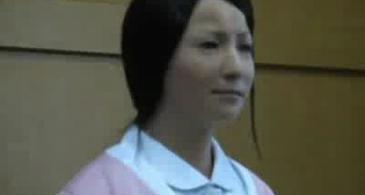 Андроид повторяет жесты человека