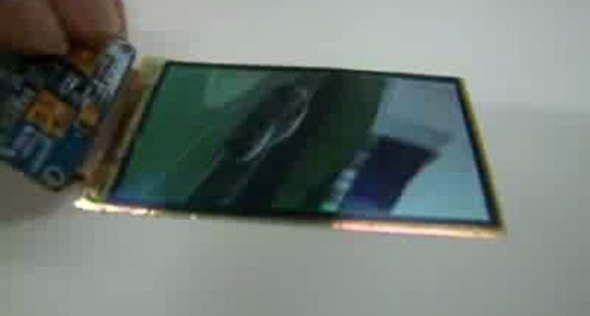 AMOLED-дисплей против молотка