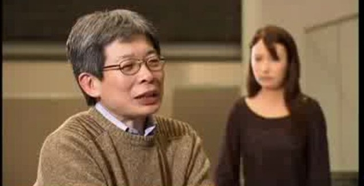 Робот-актриса в театре