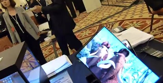 Samsung Flexible OLED display Hands-on