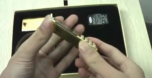 Китайская пряжка с телефоном Louis Vuitton