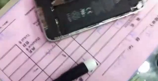 iPhone 4 64 Гб засветился на видео