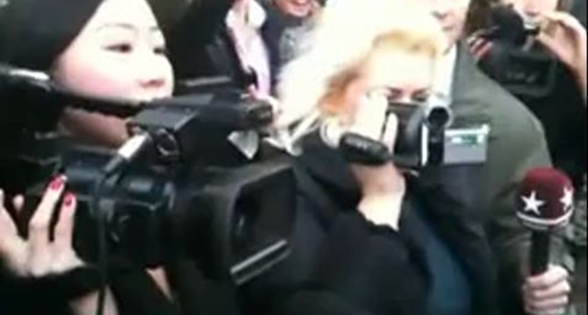 Первый iPad2 купил москвич