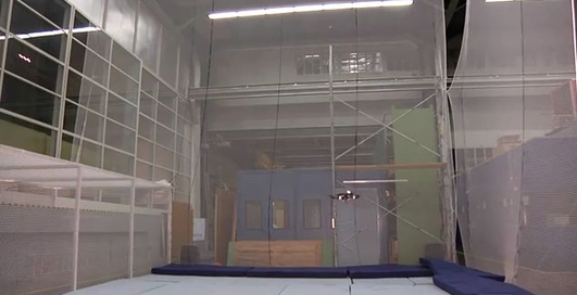 Жонглирующие квадрокоптеры