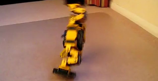 Робот танцующий брейкданс