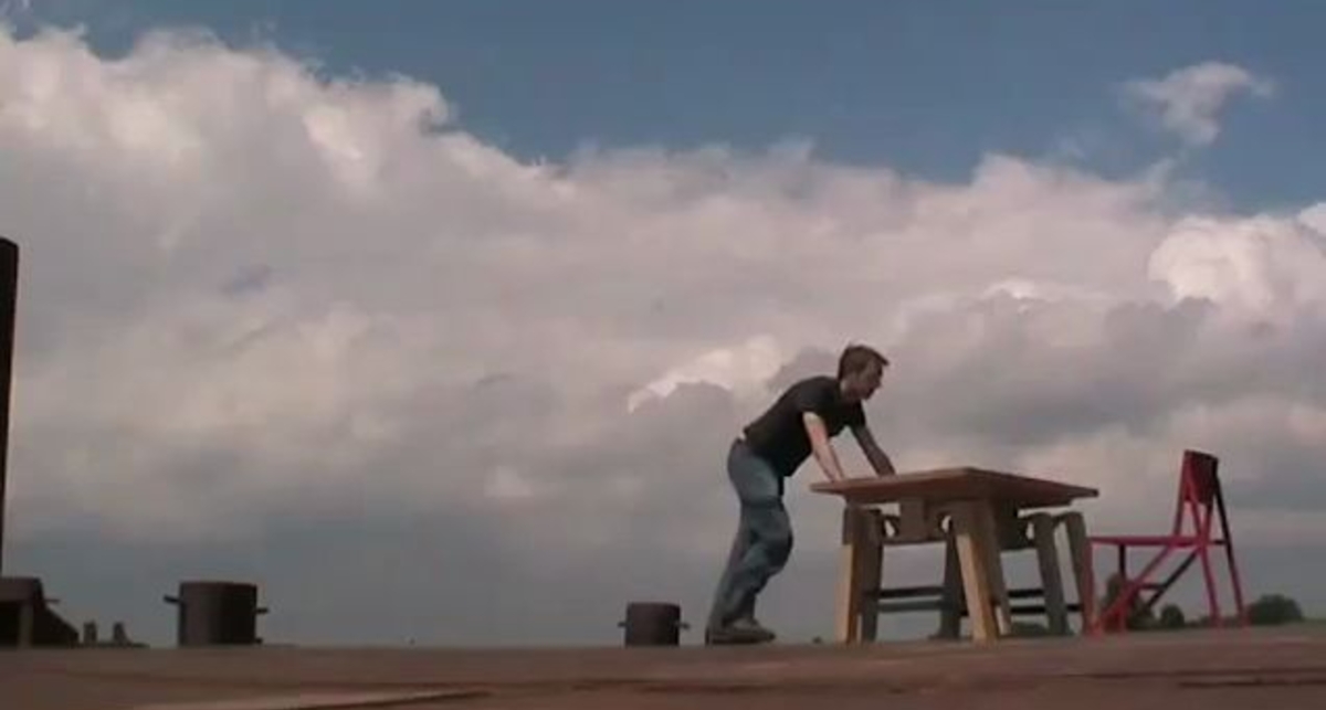 Восьминогий шагающий стол