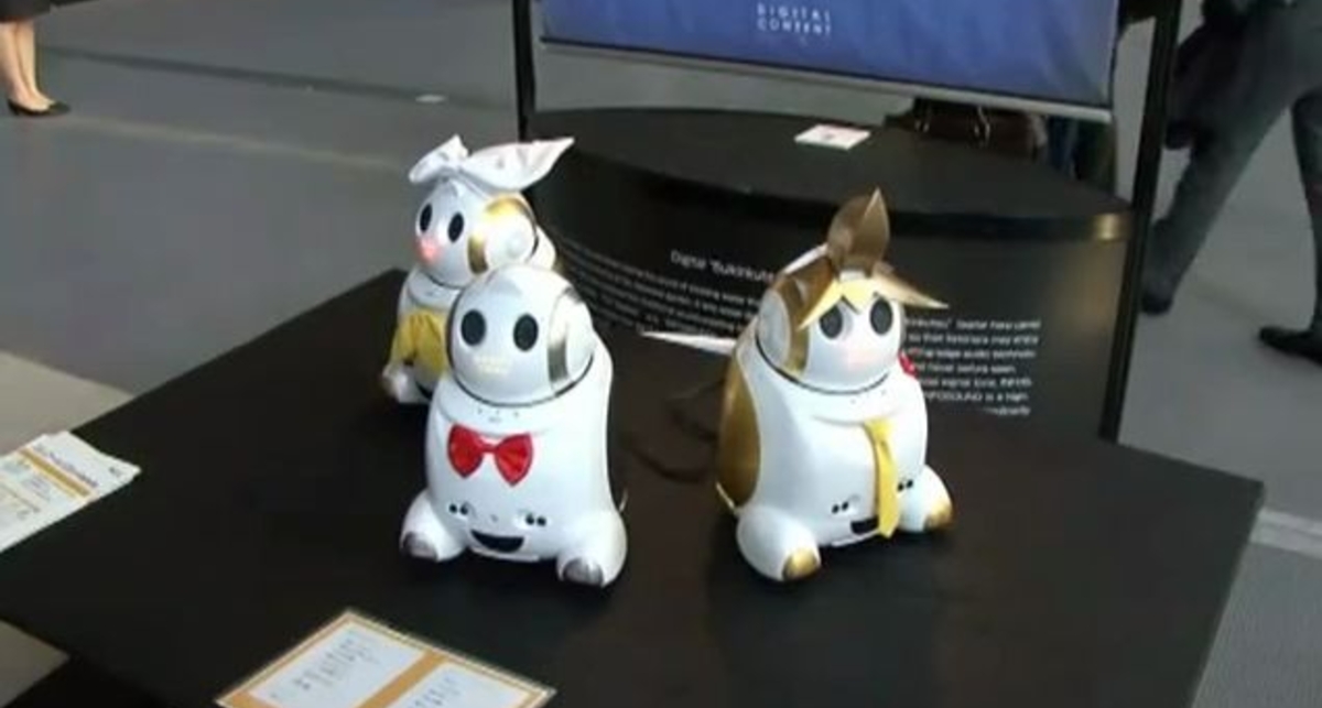 В Японии представили модель мини-робота, который поет песни по заказу