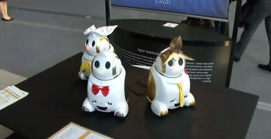 В Японии представили модель мини-робота, который поет песни по заказу