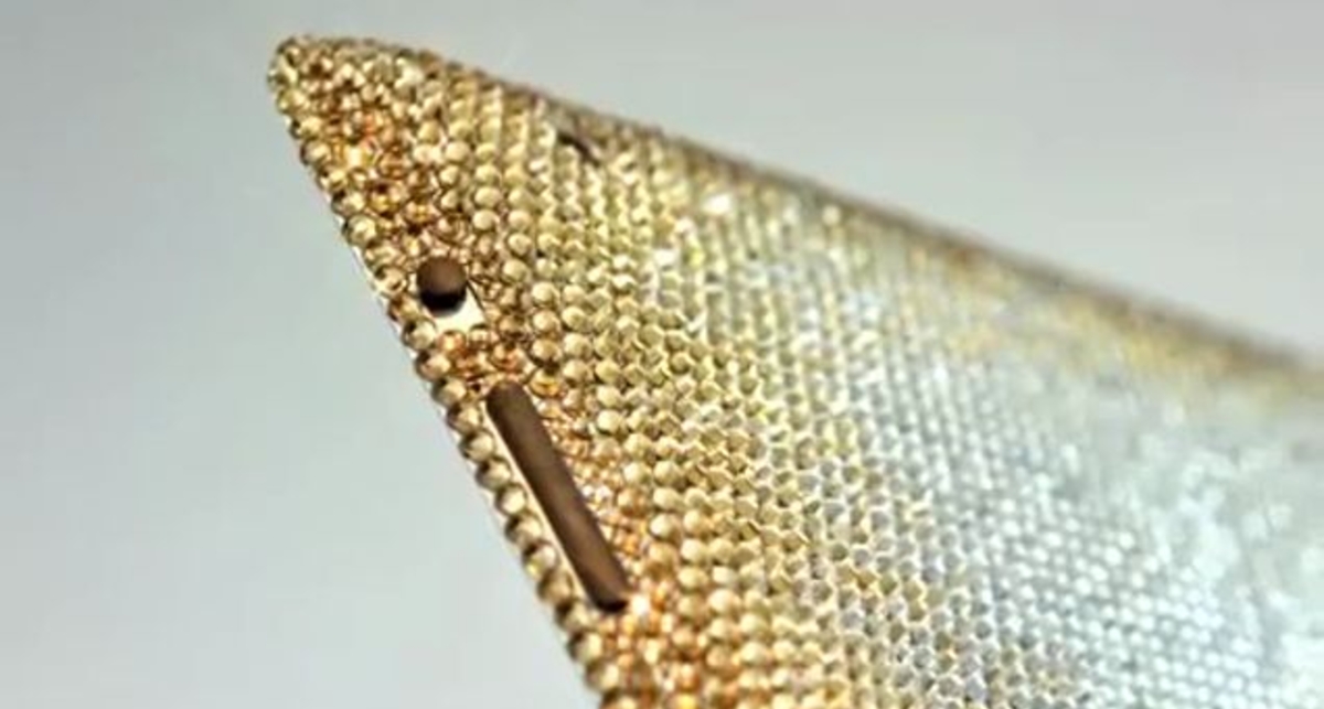 iPad 2 украсили золотом и кристаллами Swarovski