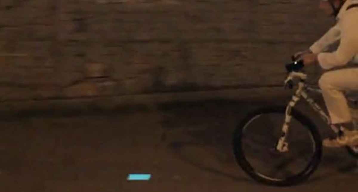 Велосипед с проектором