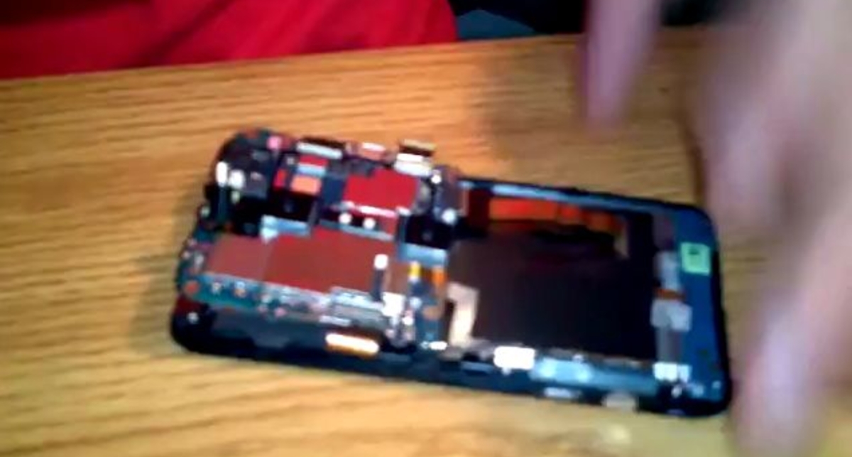 Вскрытие смартфона HTC EVO 3D