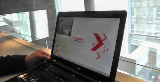 Ноутбук с 3D дисплеем Qosmio F750