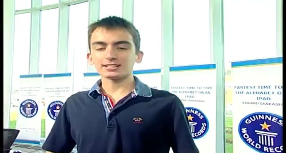 Сын Саакашвили - рекордсмен по набору текса на ipad