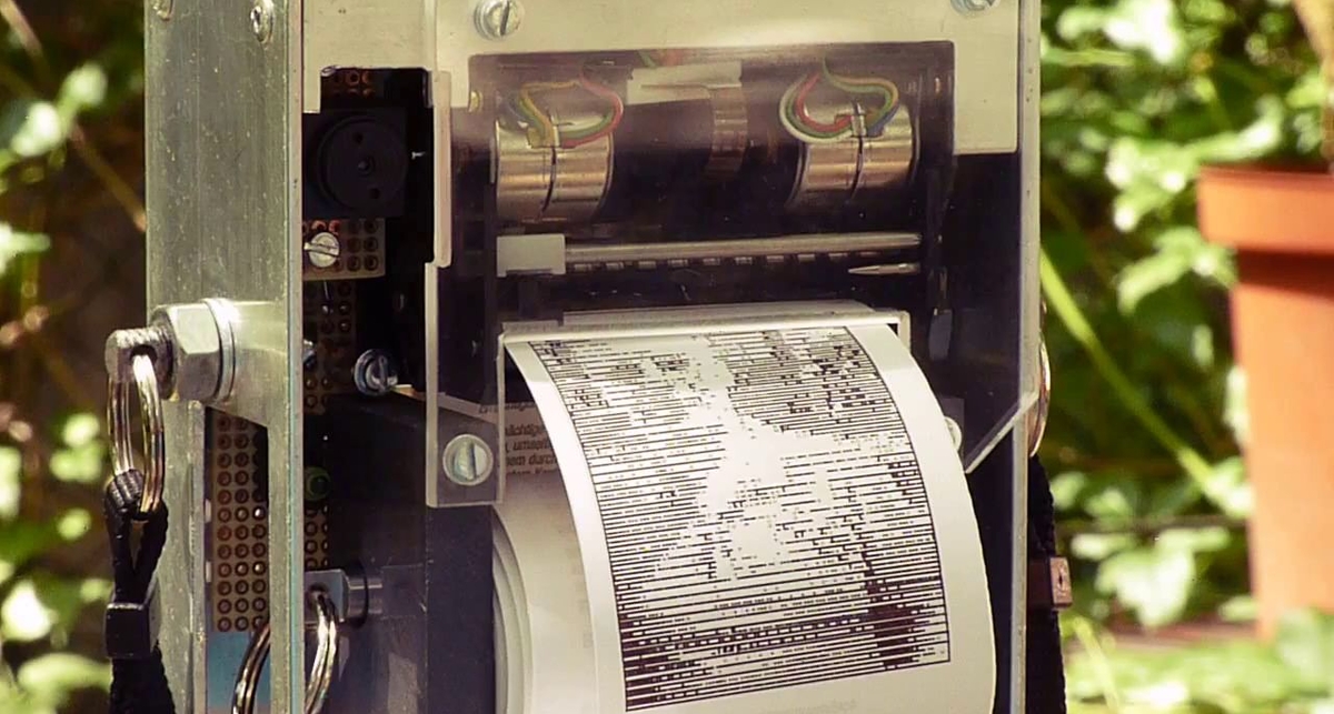 Электронный художник с короткой памятью