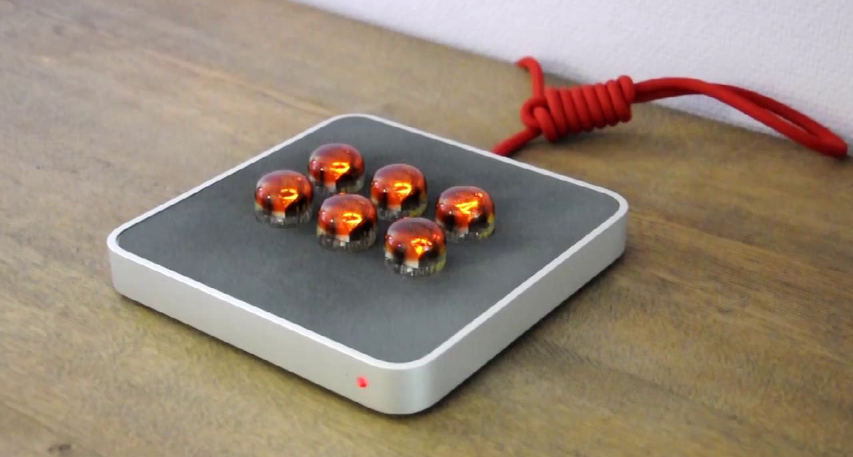 Часы из старого Apple TV