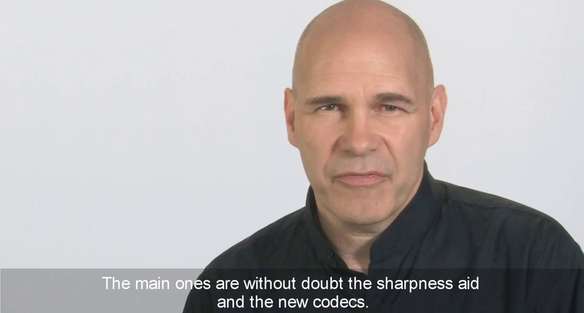 Sony NEX-VG20E - видеокамера со сменной оптикой