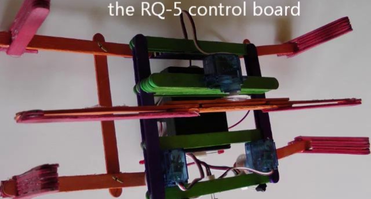 Робот из палочек от мороженного