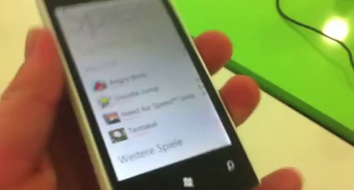 Короткий видеообзор смартфона Acer W4