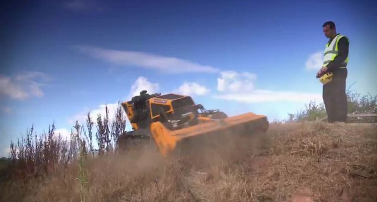 Роботизированая супергазонокосилка