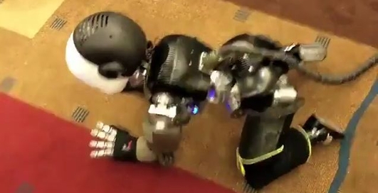 Робот - малыш