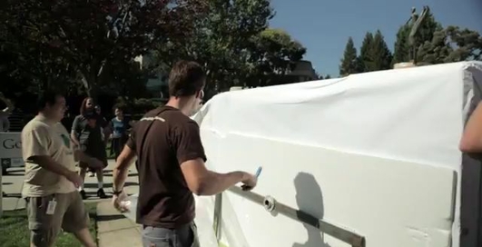 Гигантский Android Ice Cream Sandwich