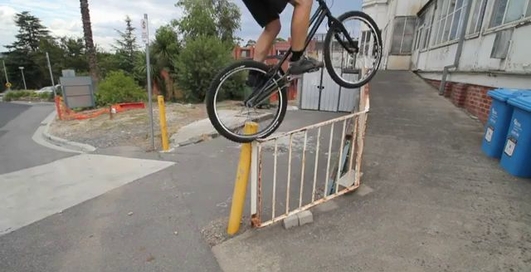 Велотриал: паркур на велосипеде (видео)
