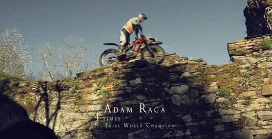 Адам Рага борется с шумом с помощью электробайка (видео)