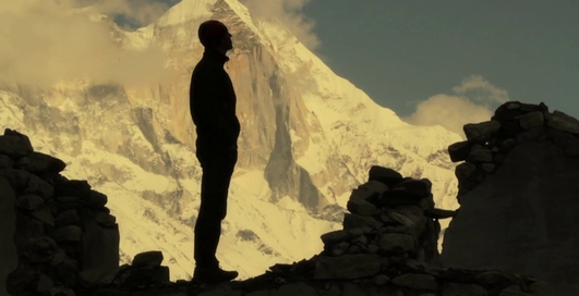 Валерий Розов объединил альпинизм и бейсджампинг (видео)