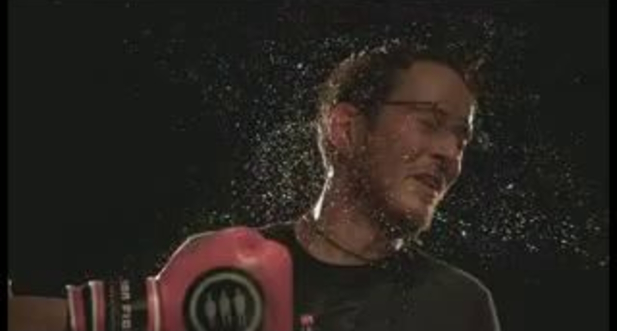 Удары по лицу в slow-motion (видео)