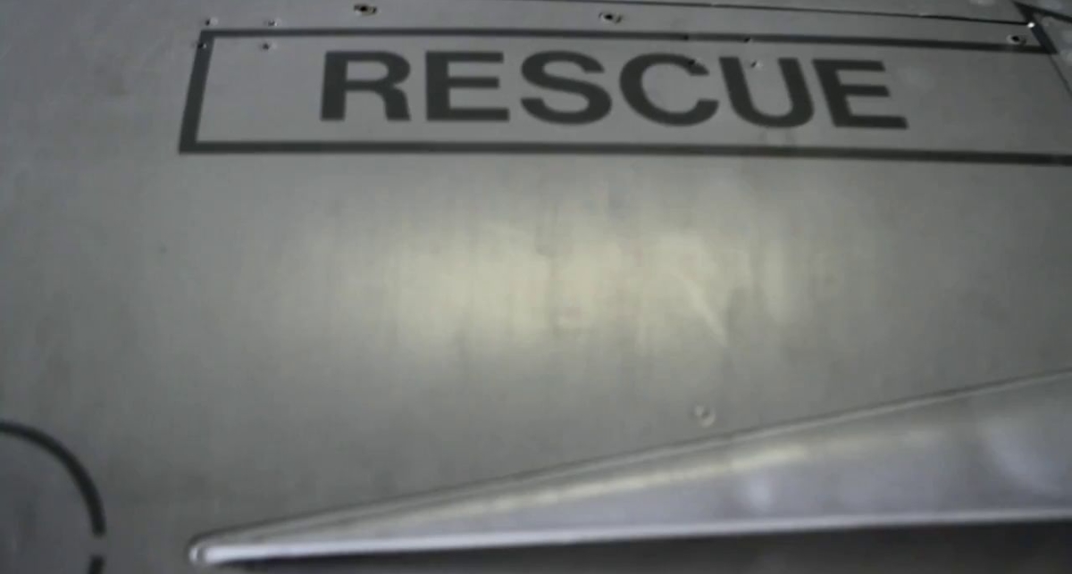 Lamborghini Aventador потягался с истребителем F-16 (видео)