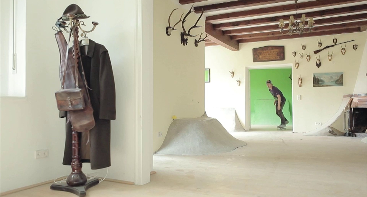 Дом Шустера превратился в скейт-парк (видео)