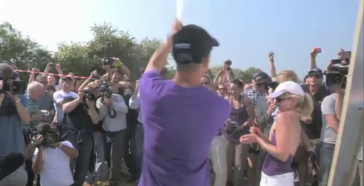 Смотрите на первое в истории приземление без парашюта!