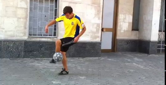 Готовимся к финалу Евро-2012: лучший футбольный фристайл