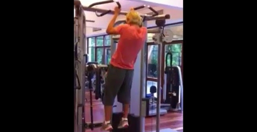 Смотри, как тренируется Анатолий Тимощук на Мальдивах (видео, фото)